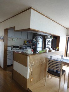 吊戸と壁を撤去して明るく広々としたキッチンに